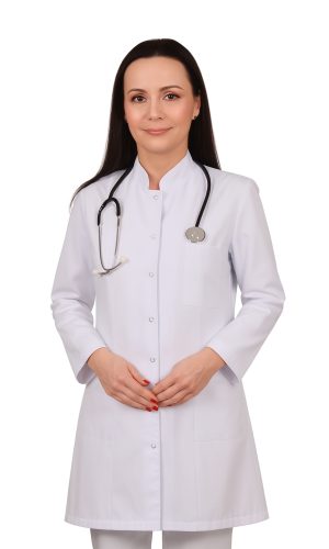 Fartuch medyczny damski Pamela MS1_2-medicstar.pl Prezentowany model Fartuch medyczny damski MS1_2 posiada taliowane cięcia dzięki, którym nabiera prawdziwie kobiecego, subtelnego wymiaru. Elegancki dekolt został wykończony niską, tradycyjną stójką. zapinany na napy modna stójka tkanina 65% poliester 35%bawełna