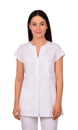 Żakiet posiada krótkie rękawki o optymalnej szerokości, nie ograniczającej ruchów, a także jest zapinany na napy. Zadbano także o funkcjonalność i wyposażono uniform w trzy kieszenie – jedną górną naszytą na wysokości lewej piersi oraz dwie dolne estetycznie wszyte do wewnątrz Dodatkowe informacje: Istnieje możliwość nadruku lub haftu Tkanina 65% poliester 35% bawełna Gramatura 175 g/m2 Temperatura prania do 60 stopni