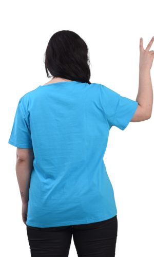 Bluzka medyczna damska scrubs Bona Dea to kolejny profesjonalny produkt dostępny na stronie medicstar.pl. Bluzka ta została zaprojektowana z myślą o kobietach pracujących w sektorze medycznym, zapewniając im wygodę, funkcjonalność i modny wygląd.