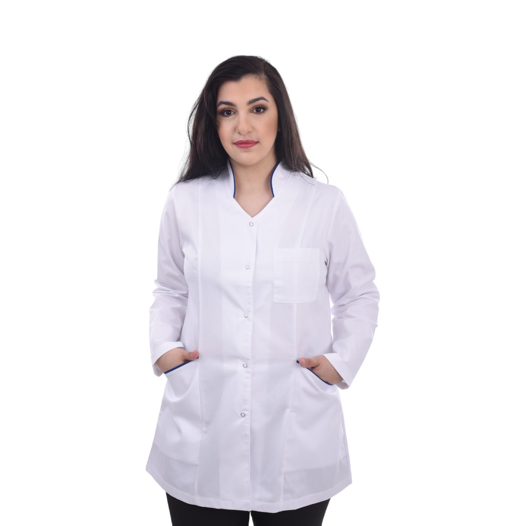Na stronie internetowej medicstar.pl można również znaleźć fartuch medyczny damski Ariana Plus Size. Jest to profesjonalny fartuch medyczny przeznaczony specjalnie dla kobiet o większych rozmiarach, zapewniający komfort noszenia oraz odpowiednią ochronę podczas wykonywania obowiązków zawodowych w branży medycznej.