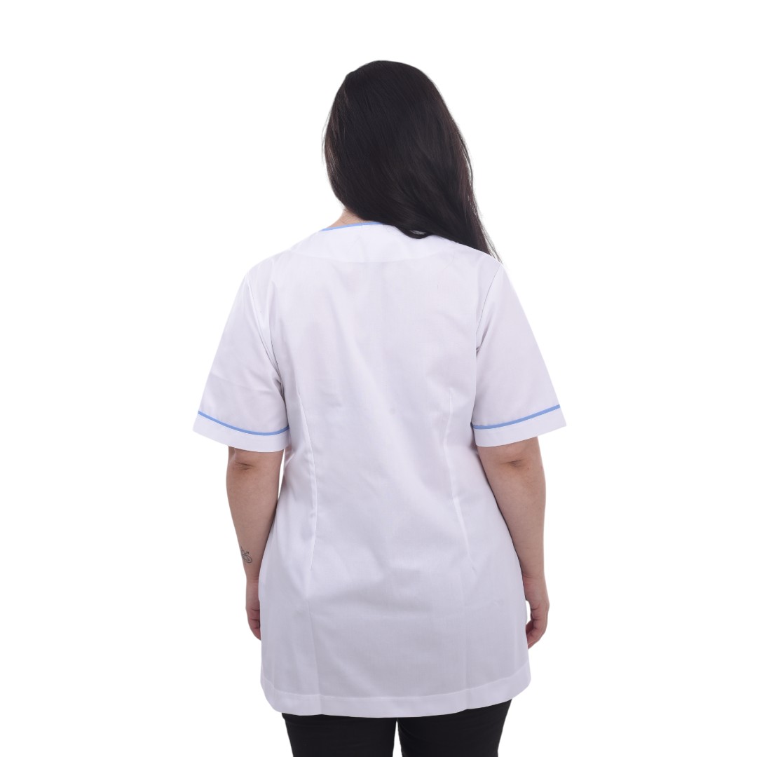 Na stronie internetowej medicstar.pl można również znaleźć fartuch medyczny damski Ariana Plus Size. Jest to profesjonalny fartuch medyczny przeznaczony specjalnie dla kobiet o większych rozmiarach, zapewniający komfort noszenia oraz odpowiednią ochronę podczas wykonywania obowiązków zawodowych w branży medycznej.