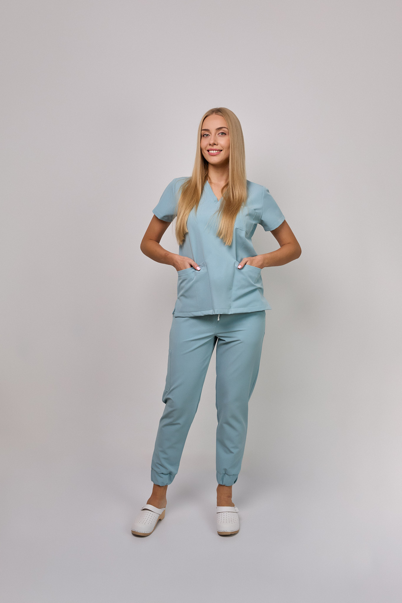 Komplet medyczny damski Medicstar Cosmo Super Flex, kolor jasny błękit Bluza Atena, spodnie Joggery Cosmo Flex10 Komplet medyczny damski Medicstar Cosmo Super Flex, kolor jasny błękit Bluza Atena, spodnie Joggery Cosmo Flex - obrazek 1