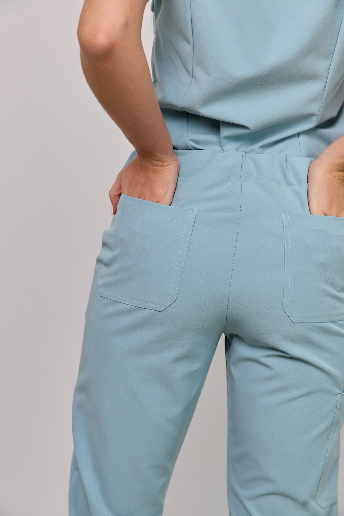 Komplet medyczny damski Medicstar Cosmo Super Flex, kolor jasny błękit Bluza Atena, spodnie Joggery Cosmo Flex5 Komplet medyczny damski Medicstar Cosmo Super Flex, kolor jasny błękit Bluza Atena, spodnie Joggery Cosmo Flex - obrazek 6