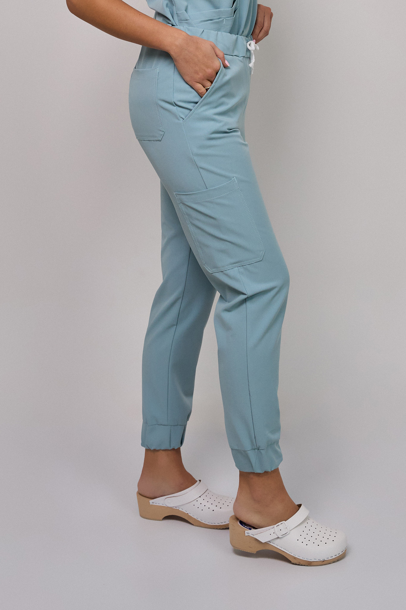 Komplet medyczny damski Medicstar Cosmo Super Flex, kolor jasny błękit Bluza Atena, spodnie Joggery Cosmo Flex6 Komplet medyczny damski Medicstar Cosmo Super Flex, kolor jasny błękit Bluza Atena, spodnie Joggery Cosmo Flex - obrazek 5