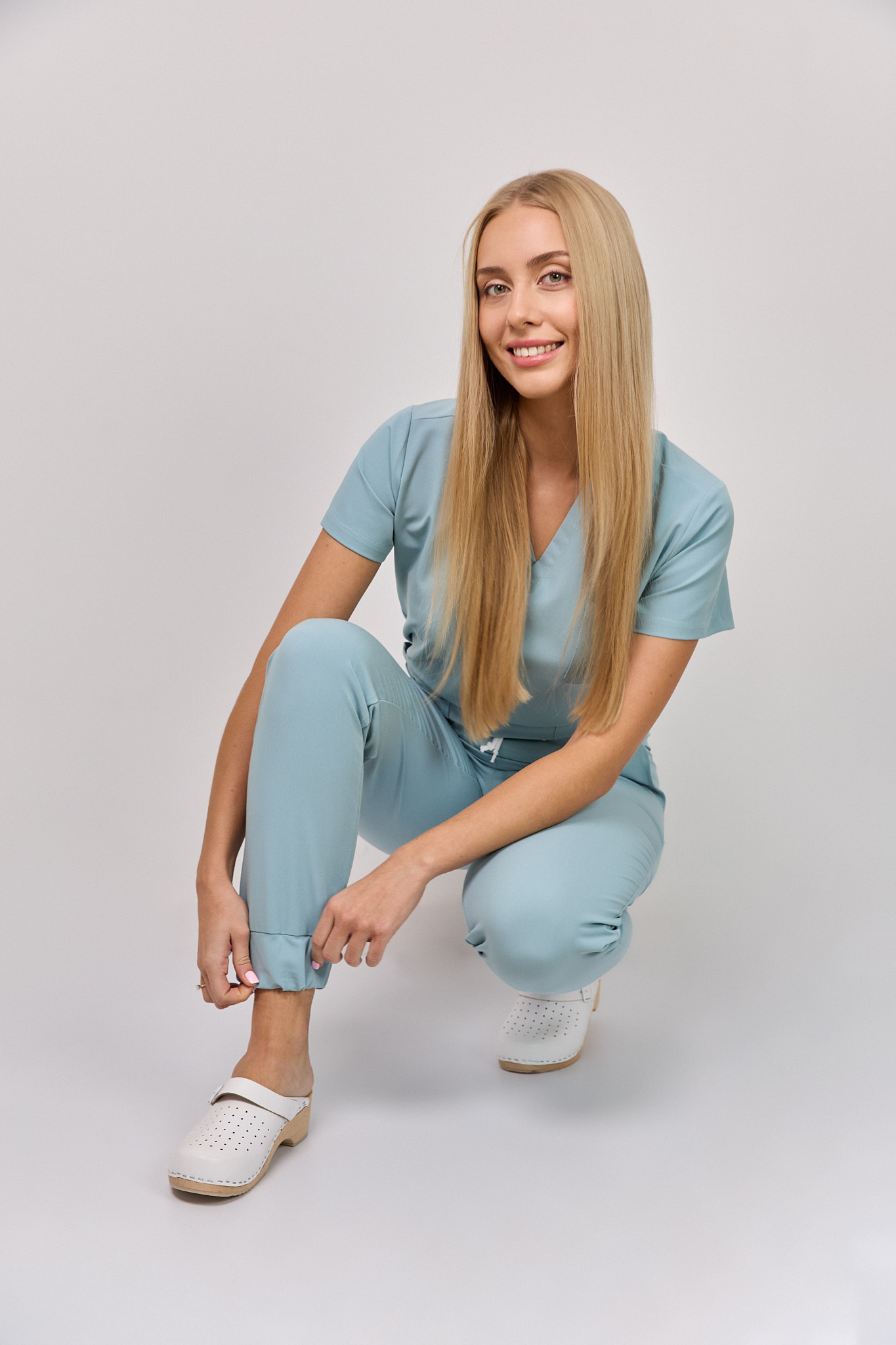 Komplet medyczny damski Medicstar Cosmo Super Flex, kolor jasny błękit Bluza Atena, spodnie Joggery Cosmo Flex7 Komplet medyczny damski Medicstar Cosmo Super Flex, kolor jasny błękit Bluza Atena, spodnie Joggery Cosmo Flex - obrazek 3