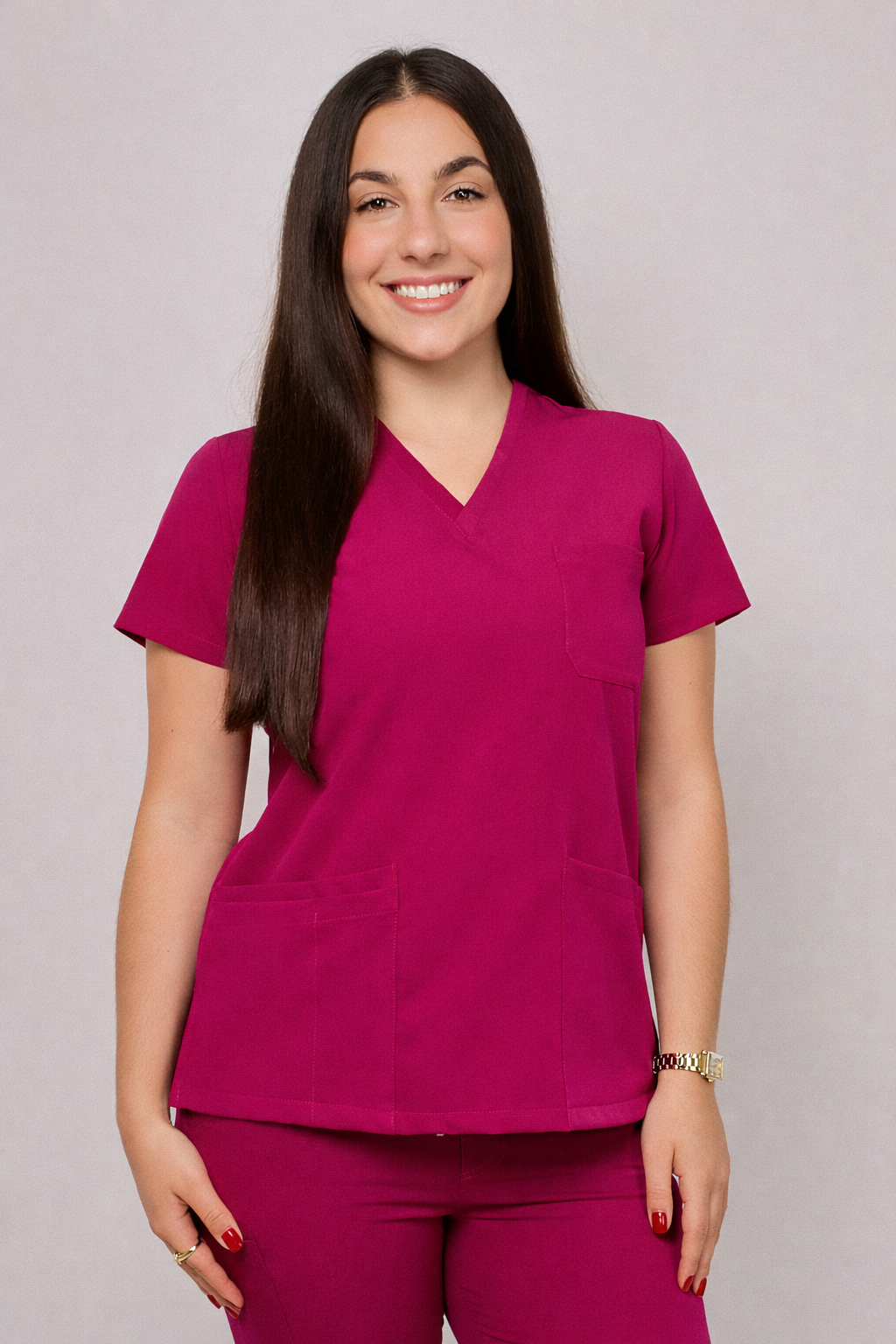 amska Atena Medicstar Cosmo Super Flex ciemny róż Cechy charakterystyczne: Sportowa, nowoczesna stylizacja — idealna dla aktywnych zawodowo kobiet ceniących modny wygląd Elastyczna, mięsista tkanina wysokiej jakości z — miękka w dotyku, dobrze dopasowująca się do sylwetki Solidne, podwójne przeszycia w newralgicznych miejscach — zwiększają trwałość i wytrzymałość bluzy Skład materiału: 67% poliester 27% viscose 6% spandex (elastan) Gramatura: 200 g/m² — optymalna grubość zapewniająca trwałość i komfort noszenia Spodnie medyczne damskie Joggery Cosmo Flex ciemny róż Cechy charakterystyczne: Sportowa, nowoczesna stylizacja — idealna dla aktywnych zawodowo kobiet ceniących modny wygląd Elastyczna, mięsista tkanina wysokiej jakości z przewagą bawełny domieszką poliestru i elastanu — miękka w dotyku, dobrze dopasowująca się do sylwetki Solidne, podwójne przeszycia w newralgicznych miejscach — zwiększają trwałość i wytrzymałość spodni