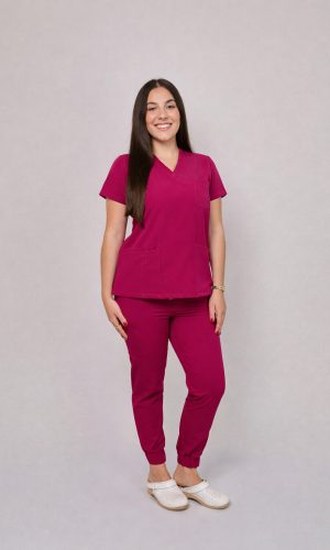 amska Atena Medicstar Cosmo Super Flex ciemny róż Cechy charakterystyczne: Sportowa, nowoczesna stylizacja — idealna dla aktywnych zawodowo kobiet ceniących modny wygląd Elastyczna, mięsista tkanina wysokiej jakości z — miękka w dotyku, dobrze dopasowująca się do sylwetki Solidne, podwójne przeszycia w newralgicznych miejscach — zwiększają trwałość i wytrzymałość bluzy Skład materiału: 67% poliester 27% viscose 6% spandex (elastan) Gramatura: 200 g/m² — optymalna grubość zapewniająca trwałość i komfort noszenia Spodnie medyczne damskie Joggery Cosmo Flex ciemny róż Cechy charakterystyczne: Sportowa, nowoczesna stylizacja — idealna dla aktywnych zawodowo kobiet ceniących modny wygląd Elastyczna, mięsista tkanina wysokiej jakości z przewagą bawełny domieszką poliestru i elastanu — miękka w dotyku, dobrze dopasowująca się do sylwetki Solidne, podwójne przeszycia w newralgicznych miejscach — zwiększają trwałość i wytrzymałość spodni
