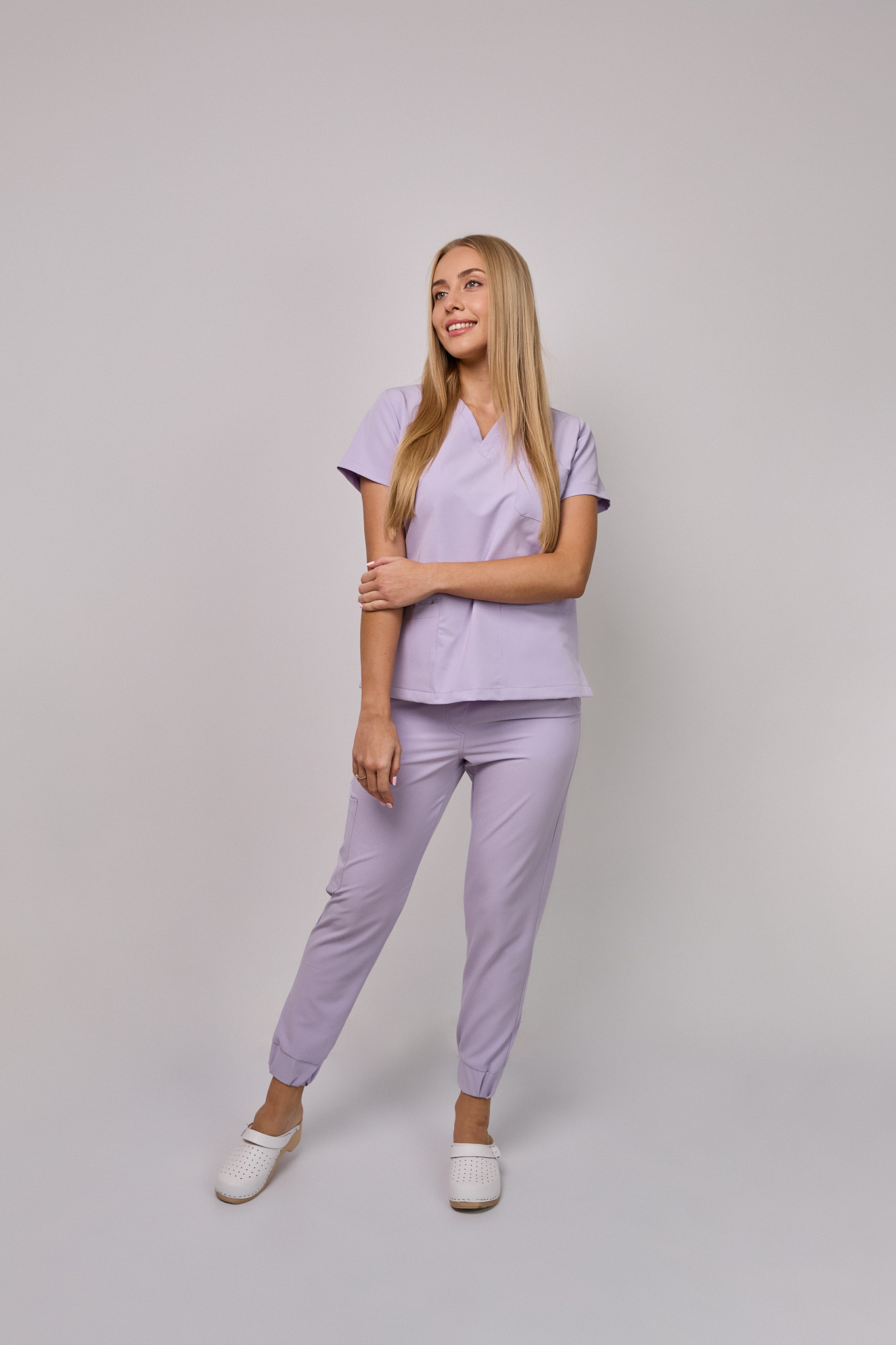 medyczny damski Medicstar Cosmo Super Flex, kolor lawenda Bluza Atena, spodnie Joggery Cosmo Flex2 Komplet medyczny damski Medicstar Cosmo Super Flex, kolor lawenda Bluza Atena, spodnie Joggery Cosmo Flex - obrazek 2