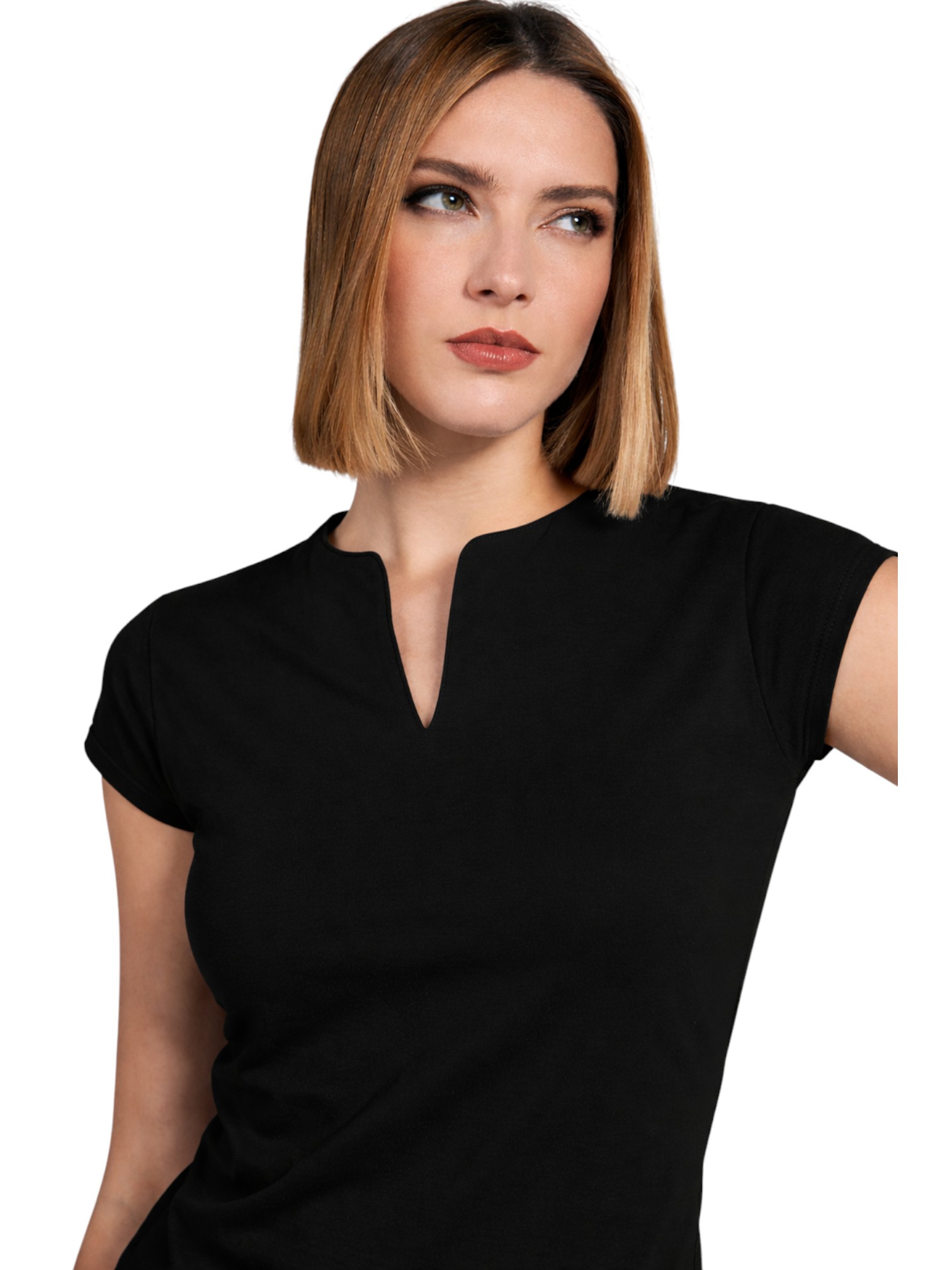 Koszulka medyczna damska Belissima to połączenie profesjonalnego wyglądu, wygody oraz wysokiej jakości wykonania. Model został zaprojektowany z myślą o pracy w branży medycznej, beauty, SPA oraz gastronomii, gdzie liczy się zarówno komfort noszenia, jak i estetyczna prezencja przez cały dzień. Koszulka posiada dopasowany krój w talii, który subtelnie podkreśla sylwetkę, nie ograniczając swobody ruchów. Dekolt w kształcie litery V, wzmocniony od wewnątrz, nadaje całości elegancki i schludny charakter, a jednocześnie zwiększa trwałość wykończenia. Wykonana z wysokiej jakości materiału typu single jersey – połączenia czesanej bawełny z elastanem – koszulka jest miękka, elastyczna i przyjemna w dotyku. Gramatura 200 g/m² zapewnia odpowiednią grubość, odporność na częste pranie oraz zachowanie fasonu nawet przy intensywnym użytkowaniu. Rękawy wykończone tym samym materiałem w kolorze tkaniny oraz taśma kryjąca szew na karku zwiększają komfort pracy i estetykę wykończenia. Zastosowanie: odzież medyczna (lekarze, pielęgniarki, fizjoterapeuci, stomatologia), odzież beauty (kosmetyczki, salony SPA, fryzjerstwo), odzież gastronomiczna (restauracje, kawiarnie, catering). Najważniejsze cechy: krótki rękaw dopasowana w talii dekolt V wzmocniony od wewnątrz miękki i oddychający materiał estetyczne wykończenie rękawów taśma kryjąca szew na karku wysoka trwałość i komfort noszenia Skład i parametry: 94% bawełna (single jersey) 6% elastan Gramatura: 200 g/m²